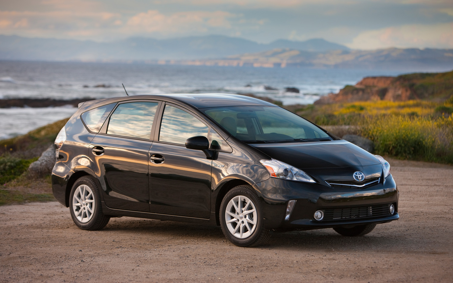 Toyota Prius v